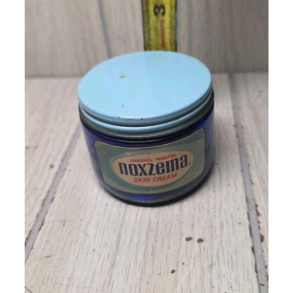 Vintage Noxzema Cobalt Blue Glass Jar W/Lid Labels Noxzema Bottom USA - Picture 6 of 10